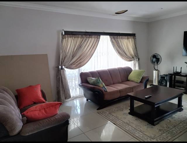 3 BEDROOM HOUSE FOR SALE IN THE HILL